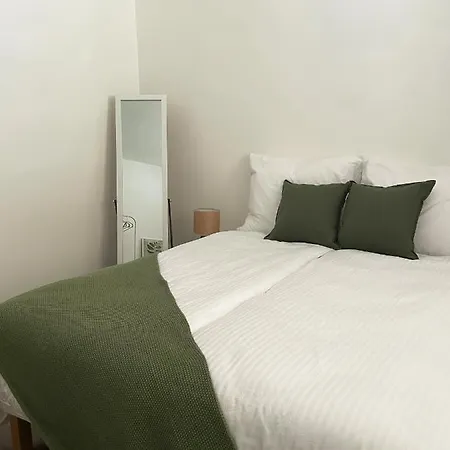 Spacious 3-bedroom Modern - Newly Furnished * Bratislava