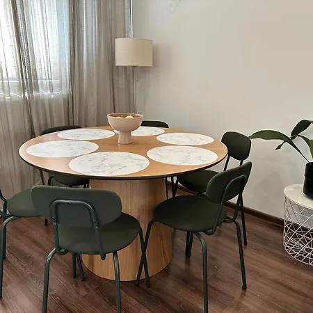 Spacious 3-bedroom Modern - Newly Furnished Apartament *