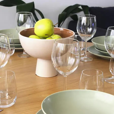 Spacious 3-bedroom Modern - 3pm Checkout - Newly Furnished 아파트 브라티슬라바