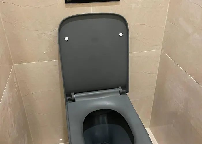 Spacious 3-bedroom Modern - 3pm Checkout - Newly Furnished *