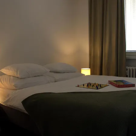 Spacious 3-bedroom Modern - 3pm Checkout - Newly Furnished * 布拉迪斯拉发