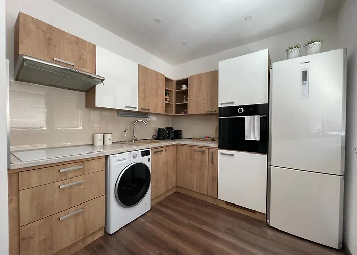 Apartmán Spacious 3-bedroom Modern - 3pm Checkout - Newly Furnished Bratislava