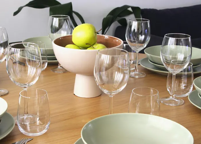 Spacious 3-bedroom Modern - 3pm Checkout - Newly Furnished Apartmán Bratislava