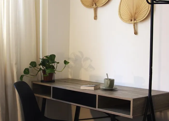 Spacious 3-bedroom Modern - 3pm Checkout - Newly Furnished * Pozsony